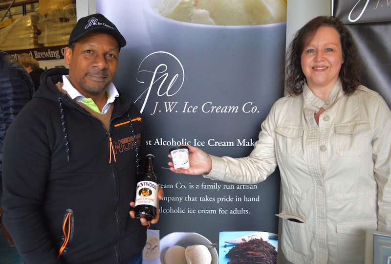 BrentwoodBrewCo's tweet photo. Special thanks for coming along on Saturday to Jay, Tracy, Shans &amp; Mia of @JWICCLimited &amp; for delicious ice cream https://t.co/obFaHqOjeV