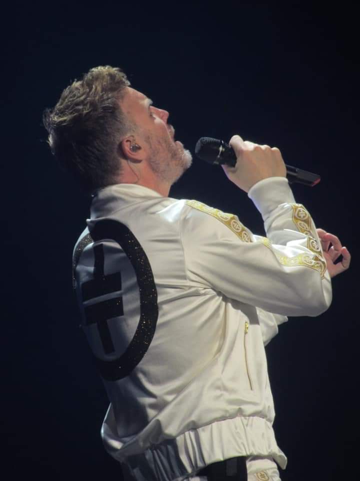 GBThaTTer72's tweet image. @GaryBarlow 🎵.. i guess now its time for me 2 ask u..feel its time.. is there any chance having your jacket, &amp;amp; meeting u ALL after a TT Show? ☺😊 please xx

#TT30 #odysseylive 📷 to pic owner xx 
😚😚😚😚😚😚😚😚😚😚😚
