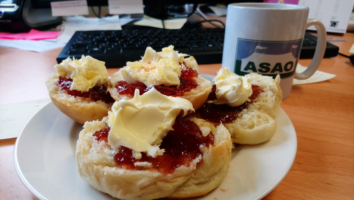 RoyalCornwall's tweet photo. Monday mid-morning refreshments, the Cornish style, #jamfirst naturally.

Splits today. Are you #teamscone or #teamsplit?

#MondayMotivationc #CornishtotheCore #bringbackthesplit https://t.co/UlqdsZznJH