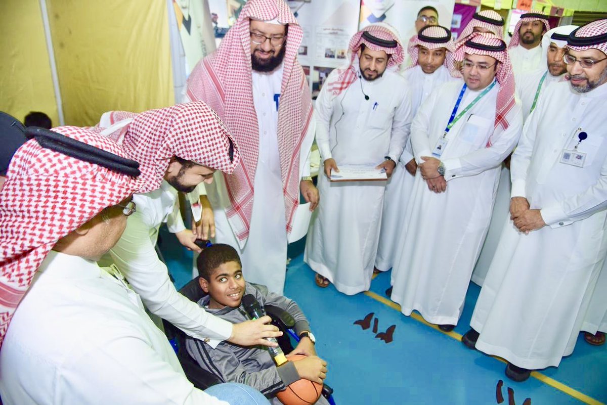 #حدث_اليوم المدير العام يرعى حفل تكريم الإدارات والمكاتب والمدارس المشاركة في حملة مبادرة #ارتقاء والمعرض المصاحب له ، بحضور مساعدي المدير العام، ومشاركة عدد من مسؤولي الجهات الحكومية والخاصة، بمقر مدرسة الأندلس المتوسطة بالهفوف يتبع .. 
#الأحساء