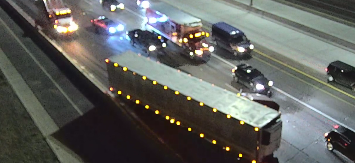 ArizonaDOT's tweet photo. I-10 eastbound, just east of 75th Avenue: Multi-vehicle crash blocking lanes. #aztraffic #phxtraffic https://t.co/IYKRMNjZmk