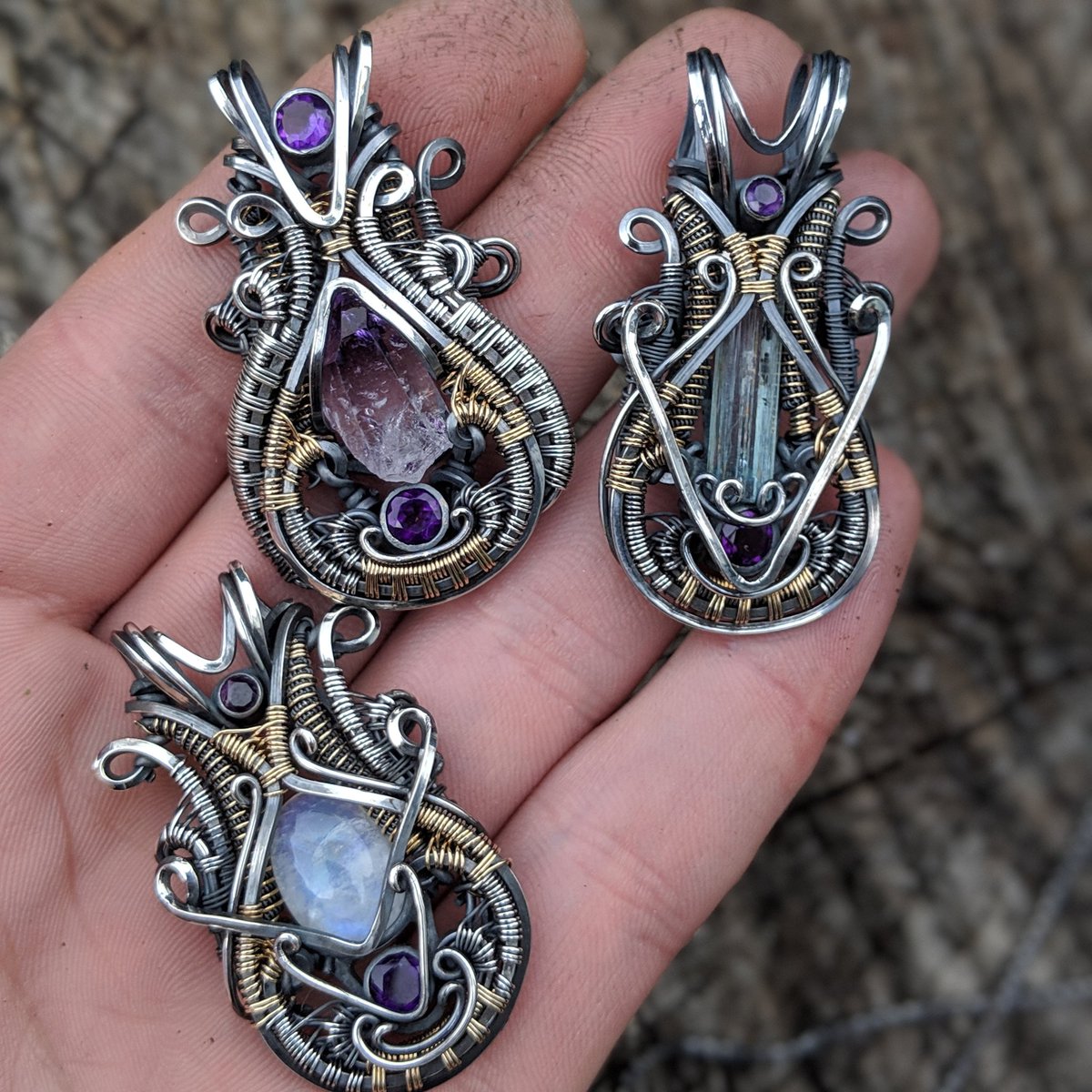 JMJJewelry's tweet photo. Handful of symmetry https://t.co/NUw5QpvjDX