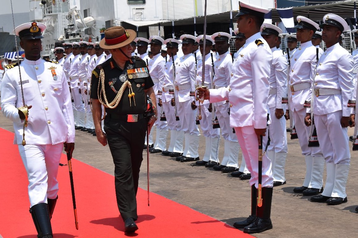 IndiaCoastGuard's tweet image. General Bipin Rawat #COAS #Commissioned an indegenously built #StateOfArt #IndianCoastGuard #Ship #Veera 2day in presence of @IndiaCoastGuard Director General Rajendra Singh &amp;amp;dignitaries from centre &amp;amp; state govt. in a #Ceremony held at #Vizag #AndhraPradesh @DefenceMinIndia 1/2