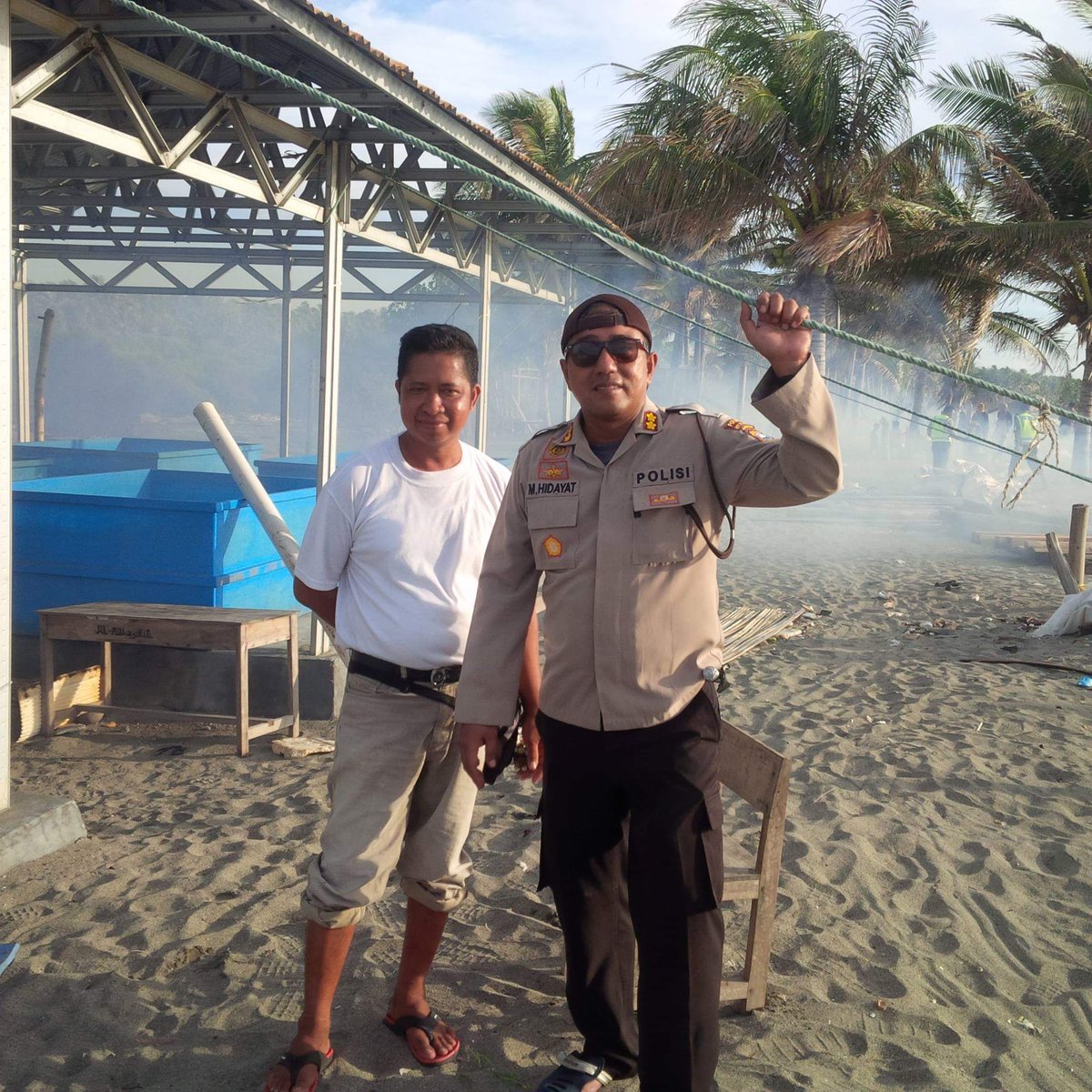 Telur yang ditemukan Daeng Napi' dinihari tadi langsung di adopsi oleh bapak AKBP.Moch.Hidayat,SH,SIK,MH <a href="/dayatonya/">Mohammad Hidayat</a> yang telah banyak berkontribusi kepada Kampung Penyu sejak didirikannya. Terima Kasih Komandan 🙏🙏 #savekampungpenyu
#saveturtles #jlah #sosoksahabat #titahpenyu