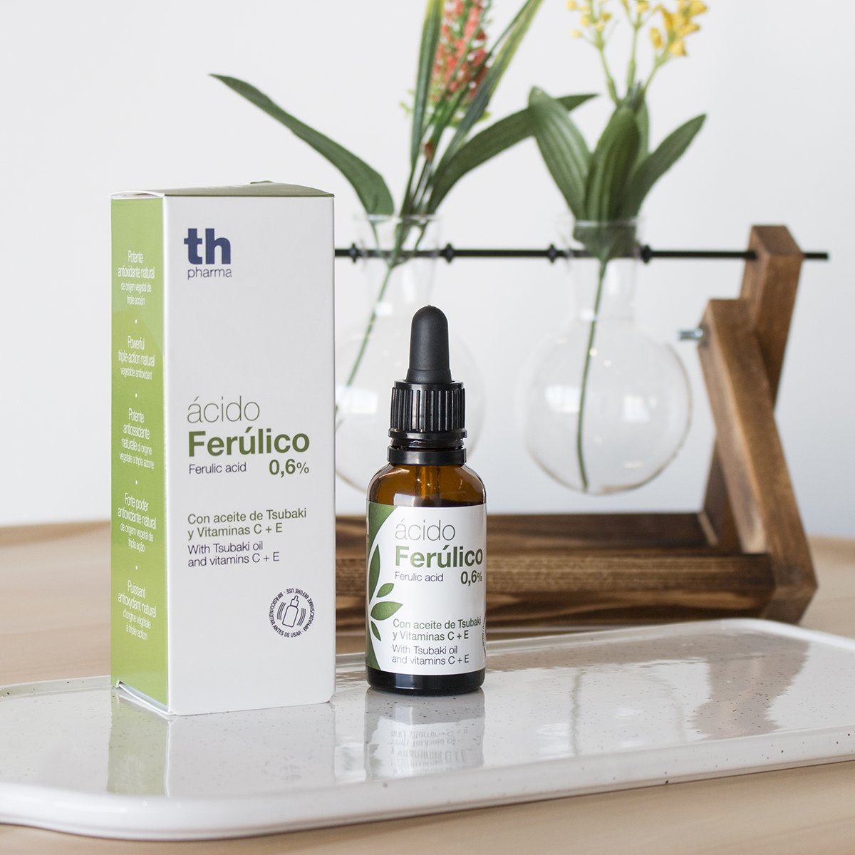 thaderpharma's tweet photo. El #ÁcidoFerúlico es el último avance #antiaging. Este booster repara, nutre y previene el fotoenvejecimiento de la piel. El de @thpharma contiene aceite de Tsubaki y Vitamina C y E y lo encontrarás en tu #farmacia de confianza +info https://t.co/xNERTN8GUD #thpharma #skincare https://t.co/KZsQcE9YXc