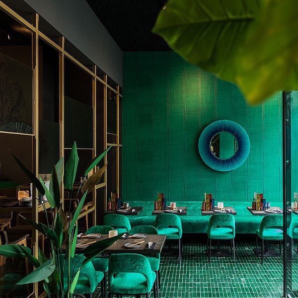 ianinteriors's tweet photo. A beautiful restaurant showing malachite textured wallpaper and dining chairs with our malachite glass framed mirror available at #ianthompsoninteriordesign #lisburnroadbelfast
Exquisite restaurant @tigermamautrecht
#restaurantdesigns #topdesign #malachiterooms #greenwithenvey https://t.co/dBet4ZheFt