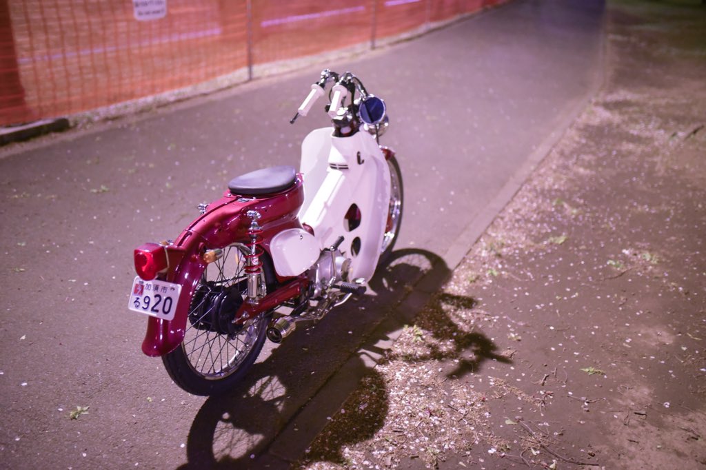 jakecub50's tweet photo. 今日初めて一眼で撮りました。ゴリゴリの初心者です。
桜が終わっていた…
#スーパーカブ
#くるくるハンドル
#D750 https://t.co/Se2RmGrUgh