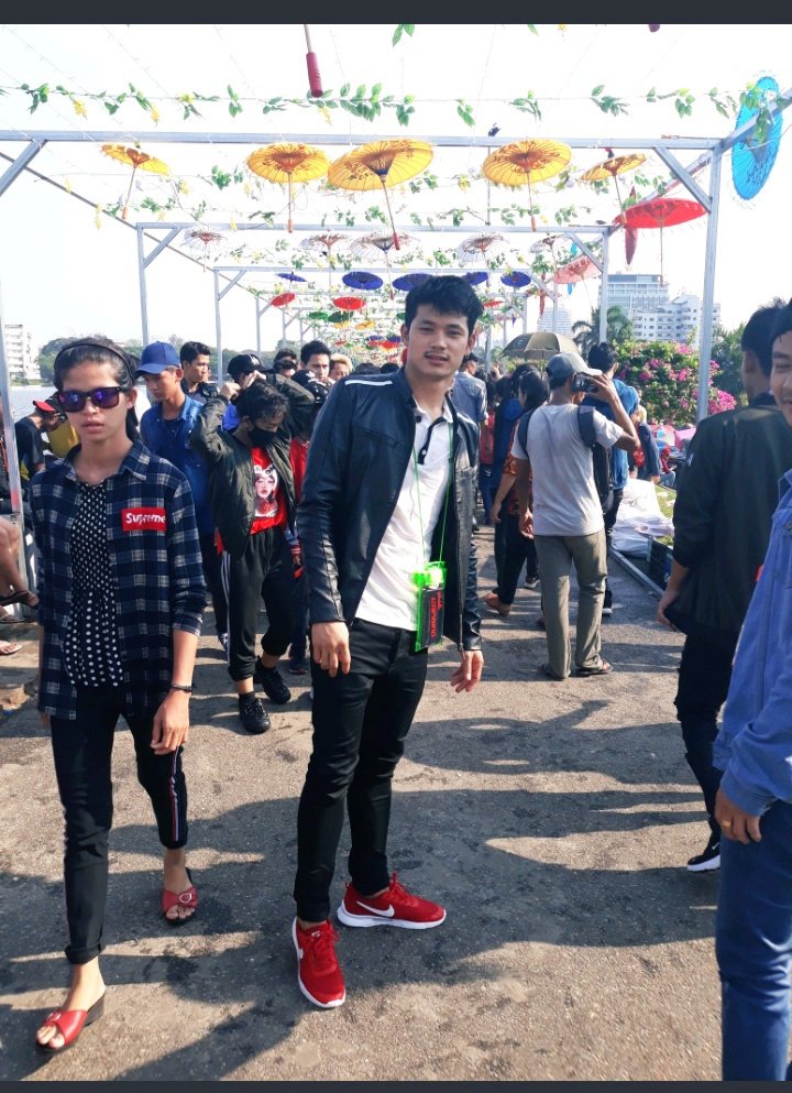 WaiYan02285201's tweet photo. ေနအရမ္​းပူ ဂ႐ုစိုက္ပါခ်ိတုန္​​ေလးတို႔ https://t.co/5xnGL5ApCZ
