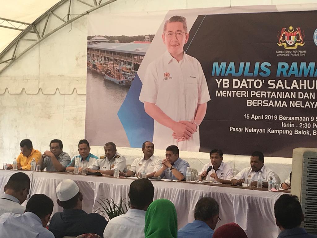 JpsPahang's tweet photo. Sessi dialog nelayan bersama YB Menteri Pertanian dan Asas Tani berkaitan kecetekan muara sungai https://t.co/YsbJfQVANa