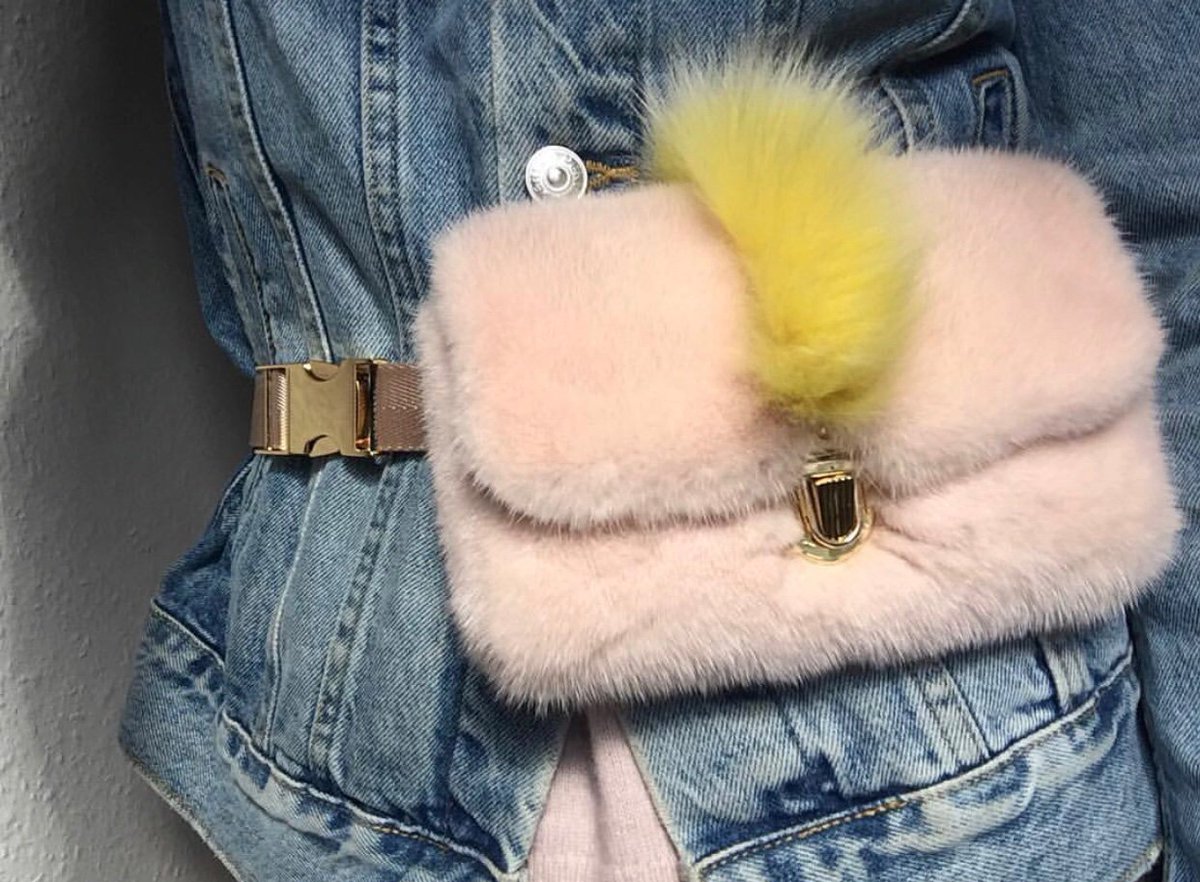 we_are_fur's tweet image. Spring is here and so is the arresting baby pink dyed mink belt bag with striking yellow fox insert from @majacornelius // repost @sagafurs 💖💫🙌🏻👑 #beltbag #furaccessories #pinkandyellow