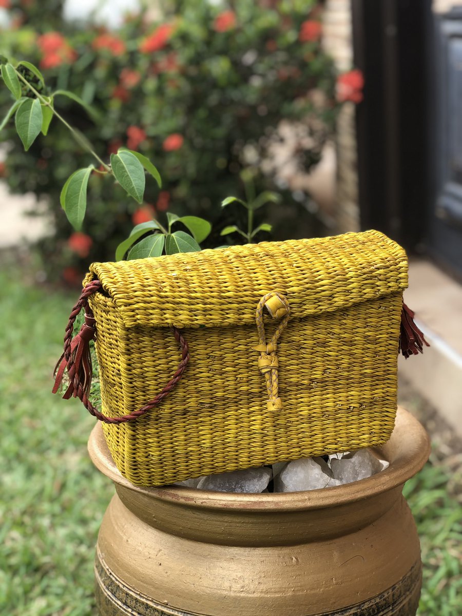avomah_'s tweet photo. This Ghana is not easy
small small we will all get there🙏🏽
I sell these beautifully hand made bags and more from the northern part of Ghana☺️
A retweet will  go a long way for me.
My customer is definitely on your TL
Please retweet and recommend 
Instagram:  @thenorthsideshop https://t.co/chX90GTUDU