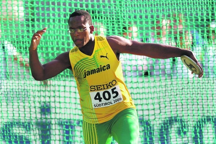 7VPlay's tweet photo. Who can fling stone like Jamaican? No body. Travis Smikle is showing the world Jamaicans can fling. He won @ #GrenadaInvitational . Before #Xbox stone fight was the game to play https://t.co/ALnkn7u7zP