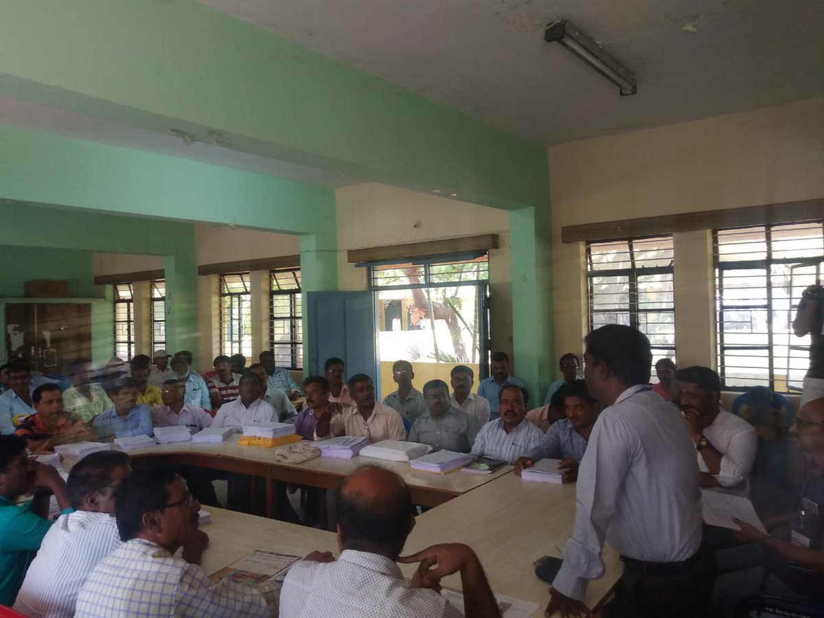 deodavanagere's tweet photo. conducting sector officer meeting regarding 2nd training for polling personal and conducting BLOs meeting for distribution of voter slips and preparation of ASD list in mayakonda. https://t.co/y8N3U3FGkJ