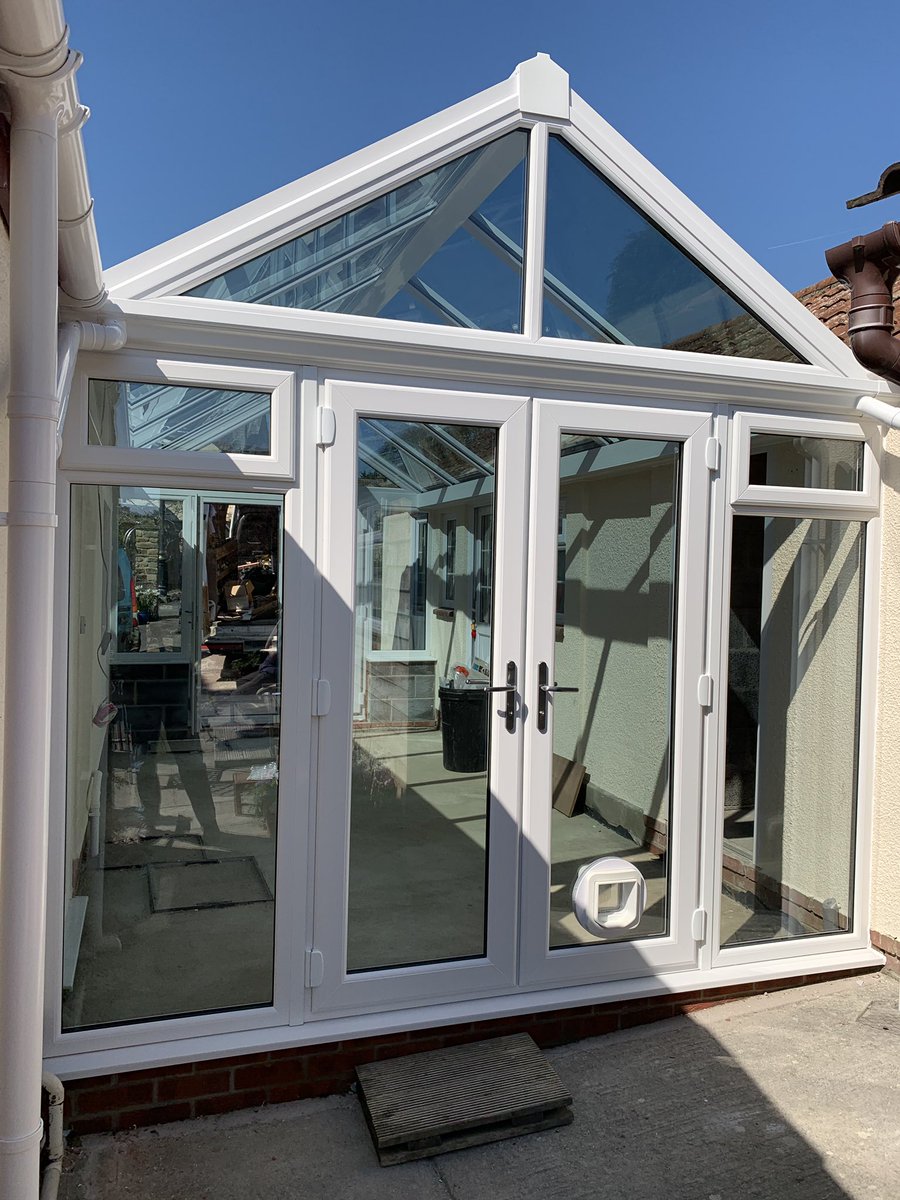 ChippenhamCons1's tweet photo. Installed last week-a light and airy gable fronted conservatory. Now all we need is some more sunshine 🤞🌞 #conservatory #pvc #homeimprovement #veka #modplan #pilkington #cwmtillery #gablefront @ModplanLtd @CwmtilleryGlass @VEKA_plc https://t.co/iMxfmCP16W