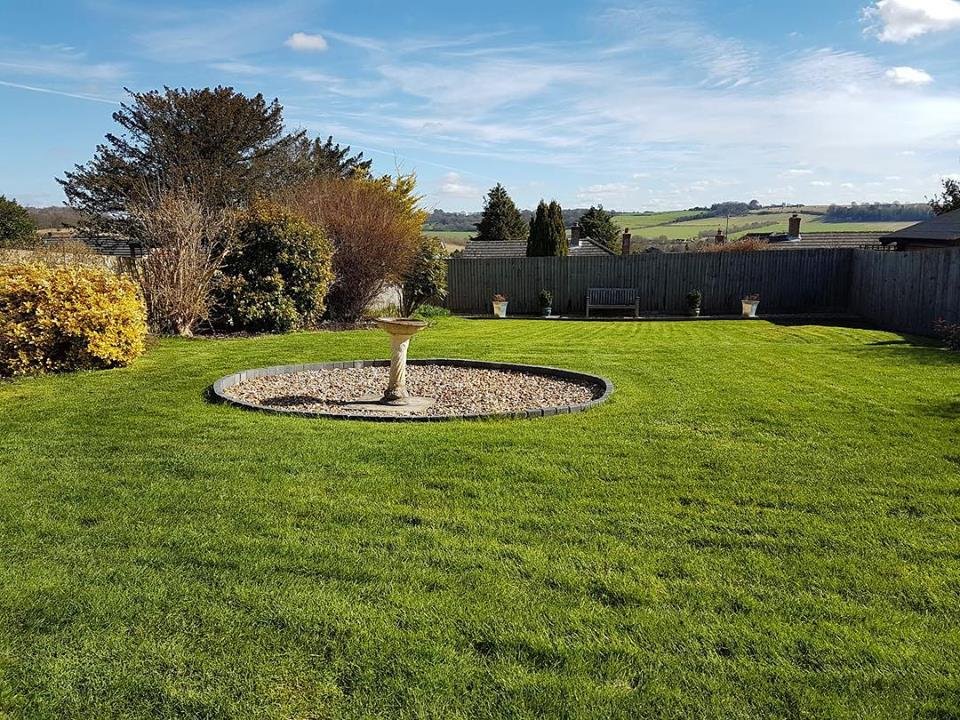 Lawntechuk's tweet image. HAPPY MONDAY EVERYONE!!!

#lawncare #lawns #lawntech #gardening