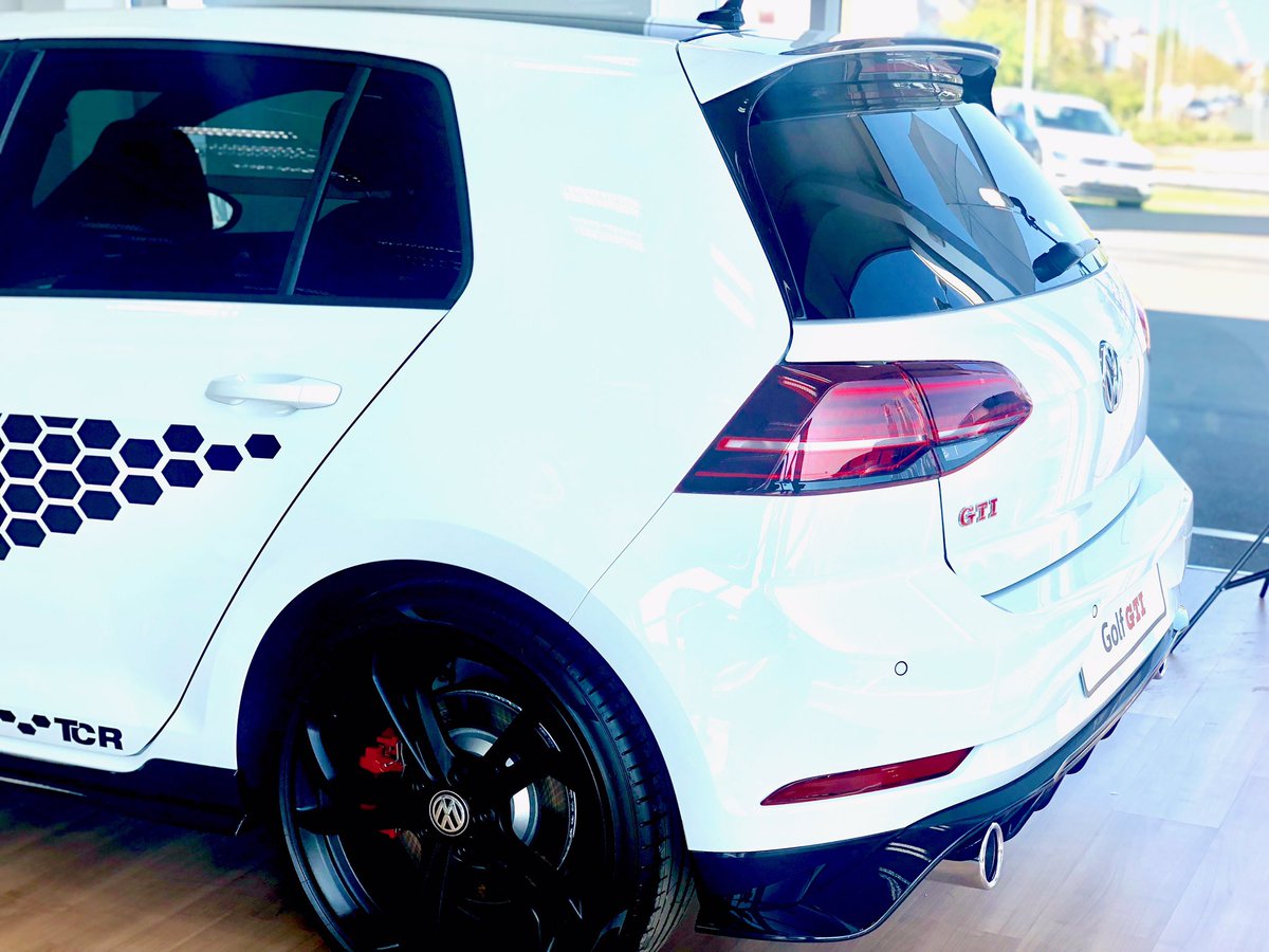 emilie__grn's tweet photo. [ Golf GTI TCR ] 
Avant de dire au revoir à la Golf VII, venez vibrer pour sa dernière version limitée et pas des moindres 🏎
🚨290CH
🚨100 exemplaires en France
Coup de ❤️ assuré ! @vw_france @Groupeboucher 
#GolfVII #GTITCR #VW https://t.co/xbw9aN6umb