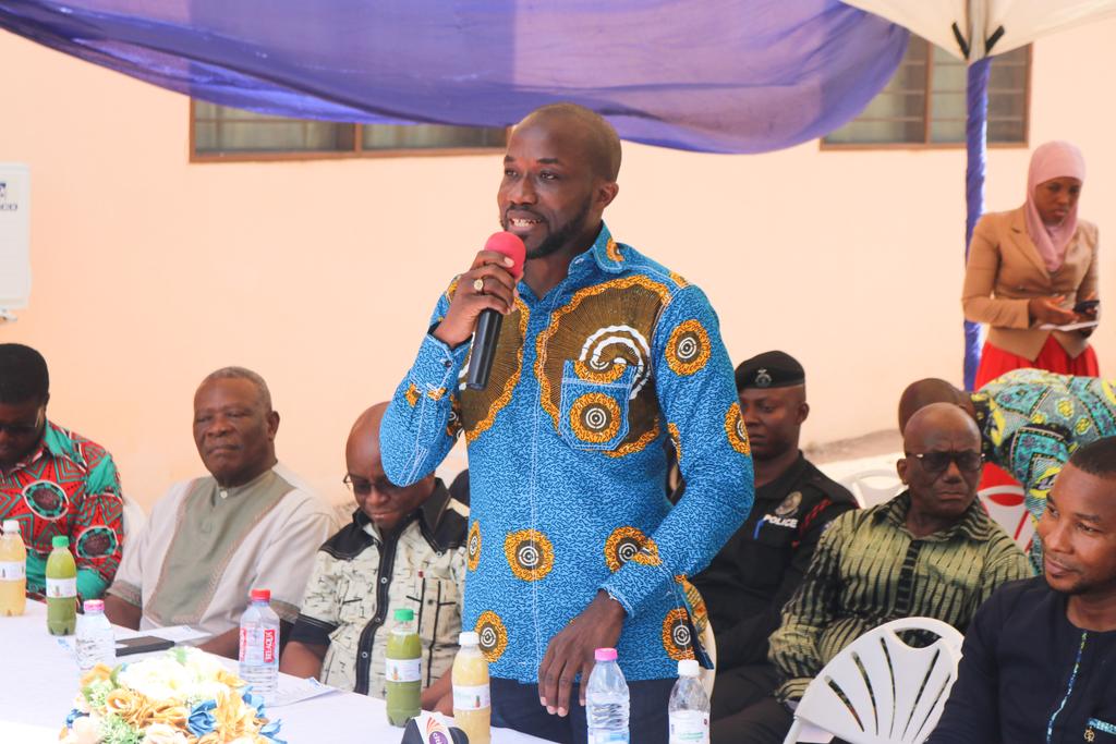 AgiEastVolta's tweet photo. At the Sod cutting ceremony of the Volta Press Center in Ho, @AgiEastVolta assured the Volta Branch of GJA of its continuous support and collaborations to ensure that, the Press continues to project the economic potentials and viability of industries in the Volta Region #AGI https://t.co/rdH4ZYKtyo
