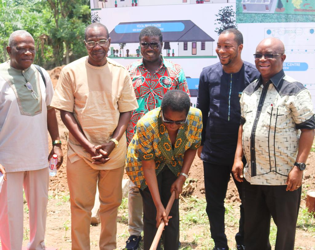 AgiEastVolta's tweet photo. At the Sod cutting ceremony of the Volta Press Center in Ho, @AgiEastVolta assured the Volta Branch of GJA of its continuous support and collaborations to ensure that, the Press continues to project the economic potentials and viability of industries in the Volta Region #AGI https://t.co/rdH4ZYKtyo