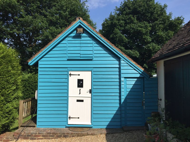 kandmdecorating's tweet photo. An interesting @kandmdecorating project last year was #decorating a workshop in #itchingfield using #Dulux exterior satinwood, #sadolin superdec lapis lazuli and #Dulux metalshield on the door furniture. See case study https://t.co/JoaZiHAvHq https://t.co/3SjcDEoqYr
