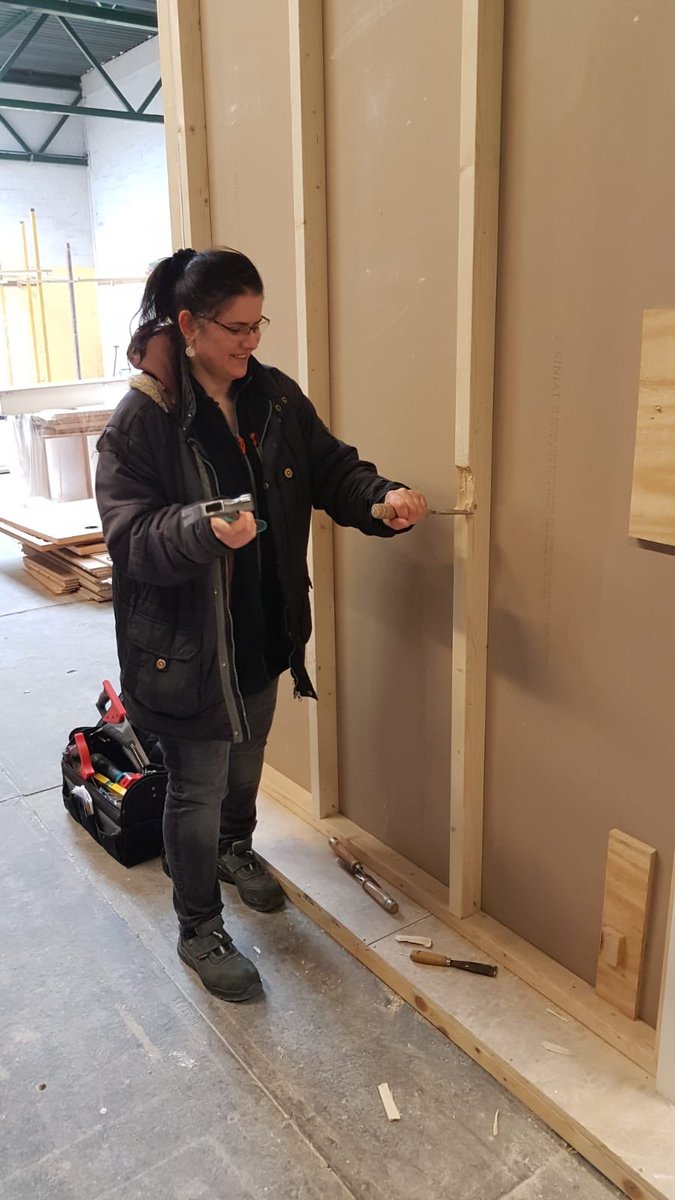 #Schilderen #behangen #kitten en #houtrenovatie voor #klussers en #schilders in spe. Volg 10 lessen op zaterdagochtend in #denbosch en klus voortaan als een professional. Op 25 mei de 1e les: ambachtshuis-brabant.nl/vakscholing/kl…