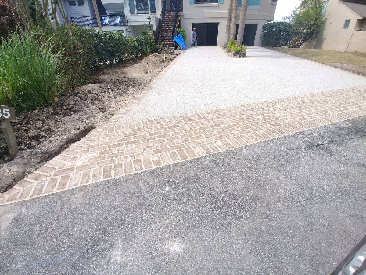 DecoConcDesign's tweet image. #brickandmortar #concretehiltonhead #stampedconcrete #tabbyconcrete #spraydeck #decorativeconcrete