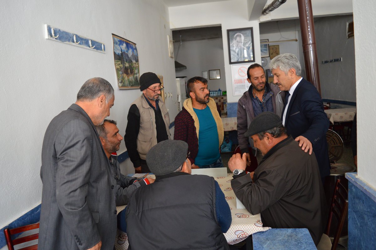 skbld's tweet photo. Belediye Başkanımız Memiş Çelik ve Belediye Meclis Üyelerimiz Boğaziçi Mahalleside bulunan esnaf ve vatandaşlar İle bir araya geldi. Ziyarette partisine ve kendisine verilen destekten dolayı vatandaşlara teşekkür eden Başkan Çelik, esnaflarla bir süre sohbet etti. @memiscelik06 https://t.co/7MKnqfmyC1