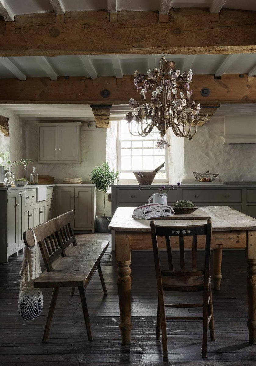 PeriodLivingMag's tweet photo. 15 traditional country kitchen design ideas https://t.co/a1LWWurc7P https://t.co/uhxL72WxUx