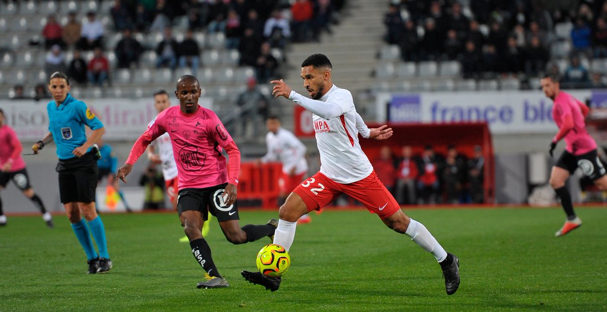 asnlofficiel's tweet photo. 💪 Le chardon du match #ASNLSB29
1⃣ Sylvain Marveaux
2⃣ Non décerné
3⃣ Non décerné
➡ Le classement général https://t.co/Tr9FxUfdxB https://t.co/uryBo7EUav