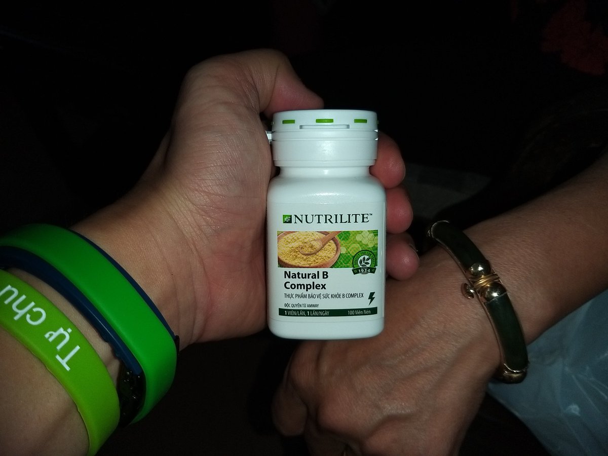 HuyVuiPhet's tweet photo. 2019.04.15
#TPBVSK_B_Complex_Nutrilite (100 viên/lọ) - Dạng vi��n nén 

Thông tin dinh dưỡng:
🎯Mỗi viên cung cấp 7 loại vitamin B (B1, B2, niacin, pantothenate, B6, folate, B12) cần thiết cho cả phụ nữ và nam giới.

Nutrilite: https://t.co/PxwnQ4s7DS https://t.co/IJKJLKQPrK