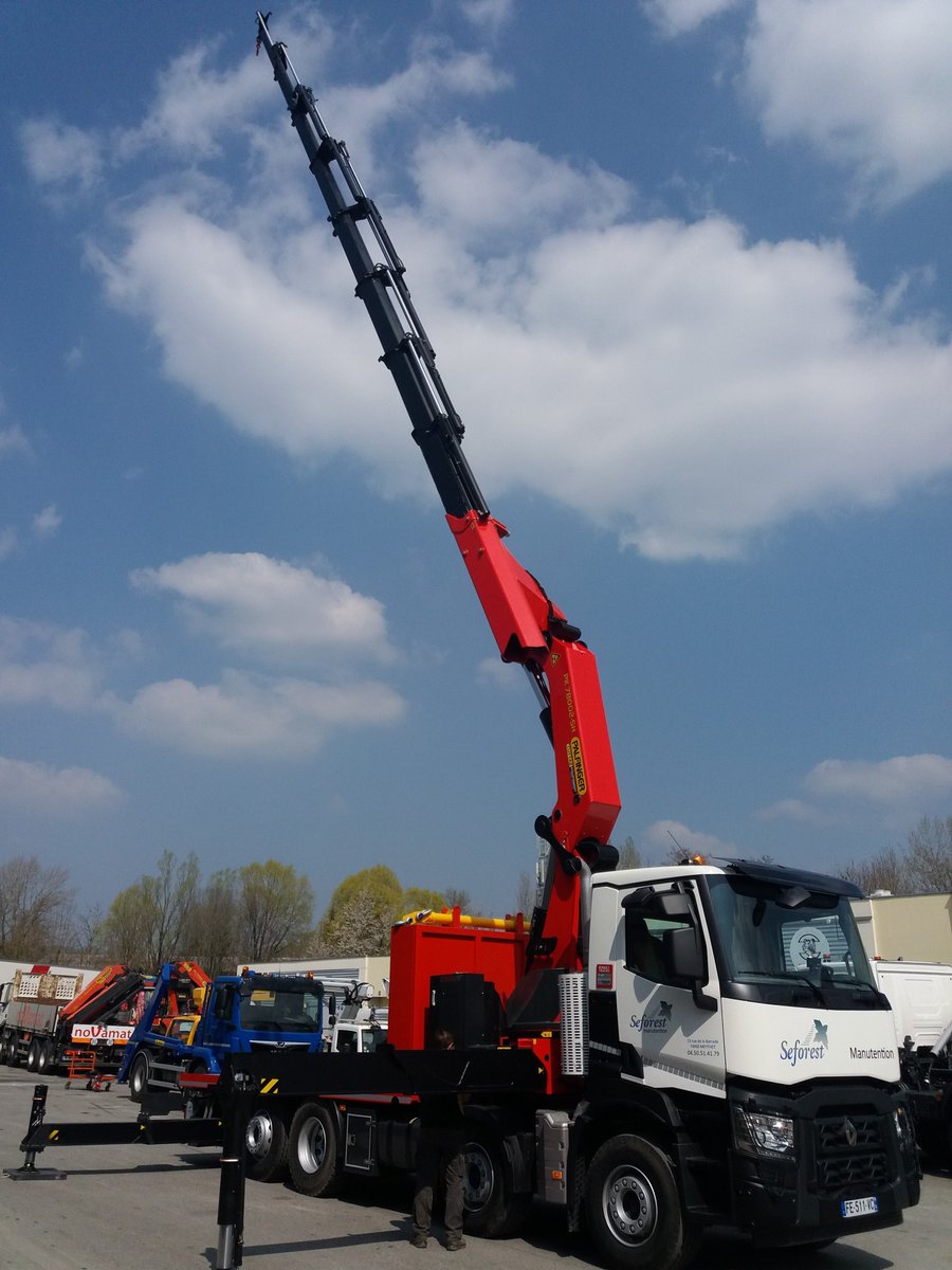 SEFOREST's tweet photo. Pour toujours mieux répondre aux besoins de ses clients #SEFOREST est fière de vous présenter son nouveau #camion #grue capacité 78T/M avec 20 mètres de flèche montée sur un camion #RENAULT 8x2 C460 - https://t.co/OuTRUdLlEz #levage #annecy #manutention https://t.co/HasKPugcJd