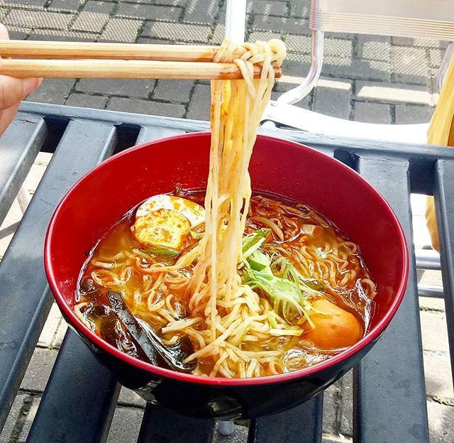 blogger_keceh's tweet photo. Gie hujan begini enaknya ngeramen dulu gaes. Nich buat kamu yg lagi di Bandung jangan lupa melipir dulu ke @tenno_ramen di @paskalfoodmarket . .
.
#ramen #tennoramen #paskalfoodmarket #food #foodfotografer #foodblogger #kuliner #kulinerbdg #bloggerbdg β¦ https://t.co/L7BAkWFFlP https://t.co/eumJw2NKj6