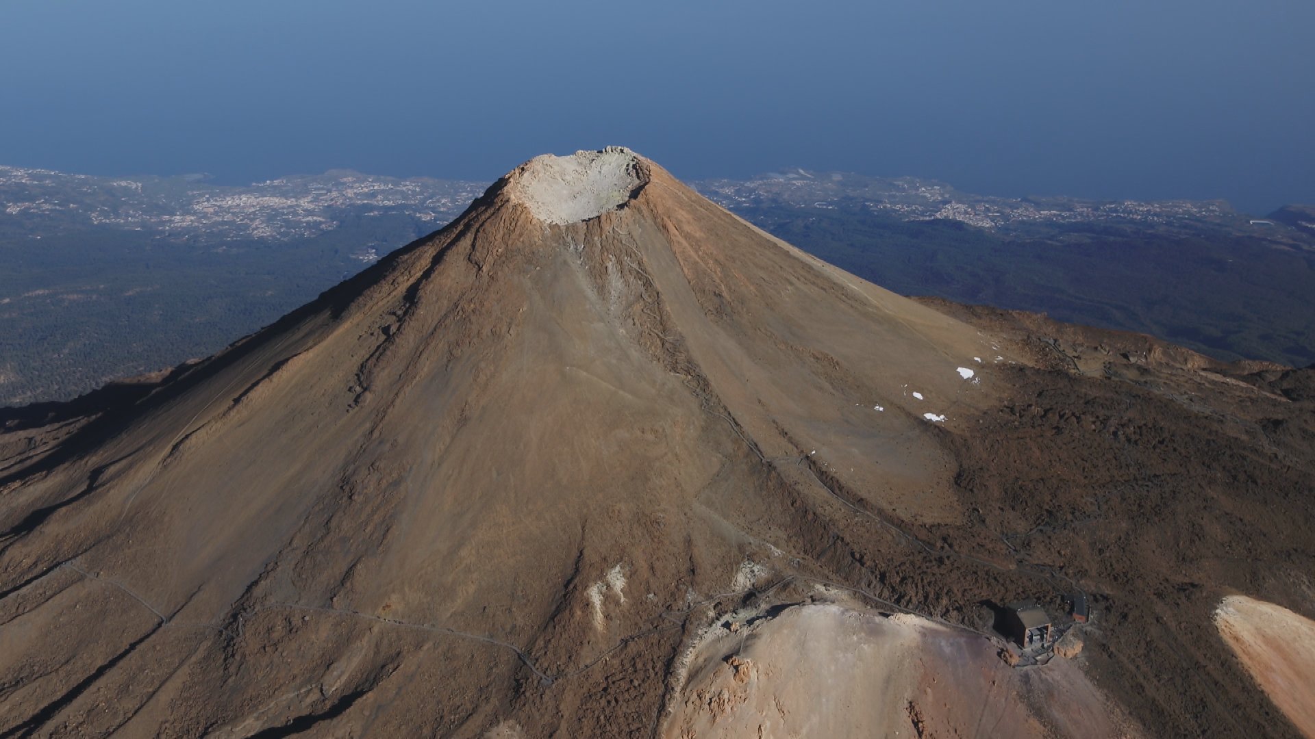 世界遺産 در توییتر スペイン最高峰 標高3718メートルのテイデ山は 同一の火口から何度も何度も噴火にしたことによって美しい円錐形になりました これは 成層火山 とよばれる火山で 日本の富士山と同じです 世界遺産 スペイン カナリア諸島 テイデ国立公園