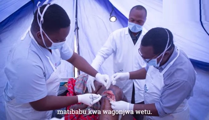 #FAHAMU Mama Marcelina Msuya ambaye pia ni mkufunzi wa uuguzi nchini, ameanzisha huduma ya matibabu kwa watu wasio na uwezo wa kupata huduma hizo kwa kuwafuata vijijini, (Traveling Doctors) na kuhudumia watu wenye matatizo mbali mbali akiwa na timu ya madaktari ambao wanajitolea