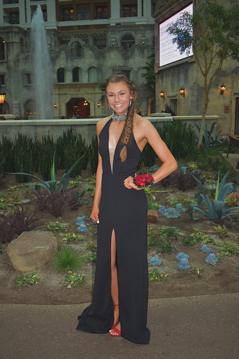 morganbranch001's tweet photo. just in case you haven’t seen enough prom pictures this weekend!! #prom2019 https://t.co/mb77nZcmWa