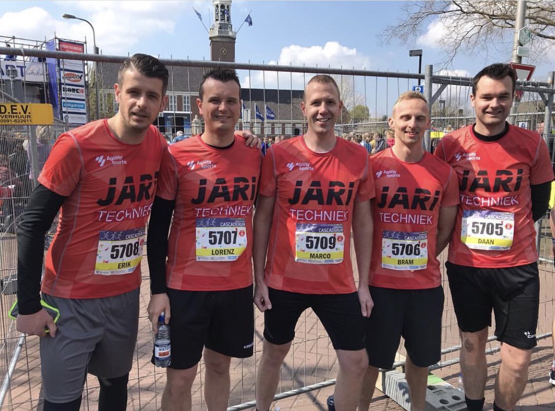 HansSlender's tweet photo. Gisteren weer genoten van de @cascaderun. Combinatie van #sportevenement, side-events en het feest zorgen voor een enorme sociaal-maatschappelijke impact voor Hoogeveen. Tot volgend jaar! #TeamJariTechniek #TeamSlender https://t.co/9OJwQtsukT