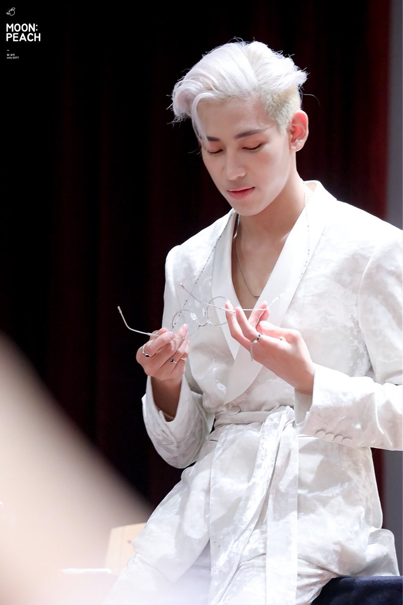 cy 💛 on Twitter: "yall have never seen bambam in white hair and red shirt  AND IT SHOWS ! https://t.co/8AB2mjJZAH" / Twitter