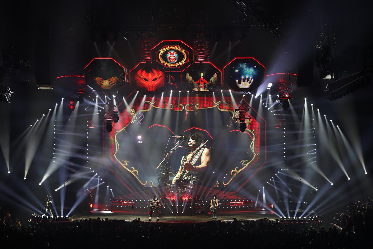 ElationPro's tweet photo. After more than 40 years, legendary rock band KISS is saying goodbye with their "End of the Road" farewell world tour. LD Sooner Routhier &amp; Robert Long incorporated the #DARTZ360 to create a old-school rock aesthetic. Learn more: https://t.co/D1Y0CZxpvF
Photos: Todd Kaplan https://t.co/qd1fkxI7V9