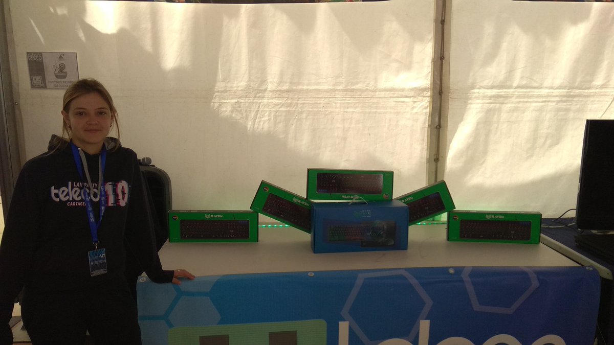 Neereida12's tweet photo. #TLP11 @TelecoLANParty @_BG_Gaming Que bien me lo voy a pasar con estos periféricos! 😍😍😍😍 https://t.co/mvxa7JF8IR