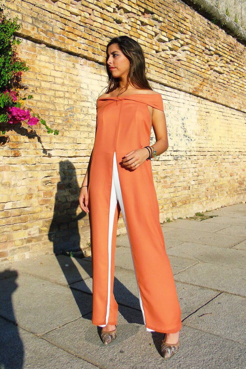 BelycaC's tweet photo. Tenemos el mono más ideal para tus próximos eventos 🆕 #moda #modaespañola #fashion #concious #slowfashion #diseño https://t.co/alGbsKebD9