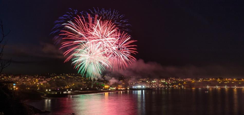 mydevonholidays's tweet image. Calling the Penthouse guests! You'll get a great view of this on 17th April - but why not go and take part? Great fun! bit.ly/2OWo1Hm  @50plusinfobus #OMGB @TourismTweetsGB @VisitDevon @GreatDevonDays #UKHoliday2017 #BoostTorbay @Devon_Hour  👍 https://t.co/OuicjZzjVk