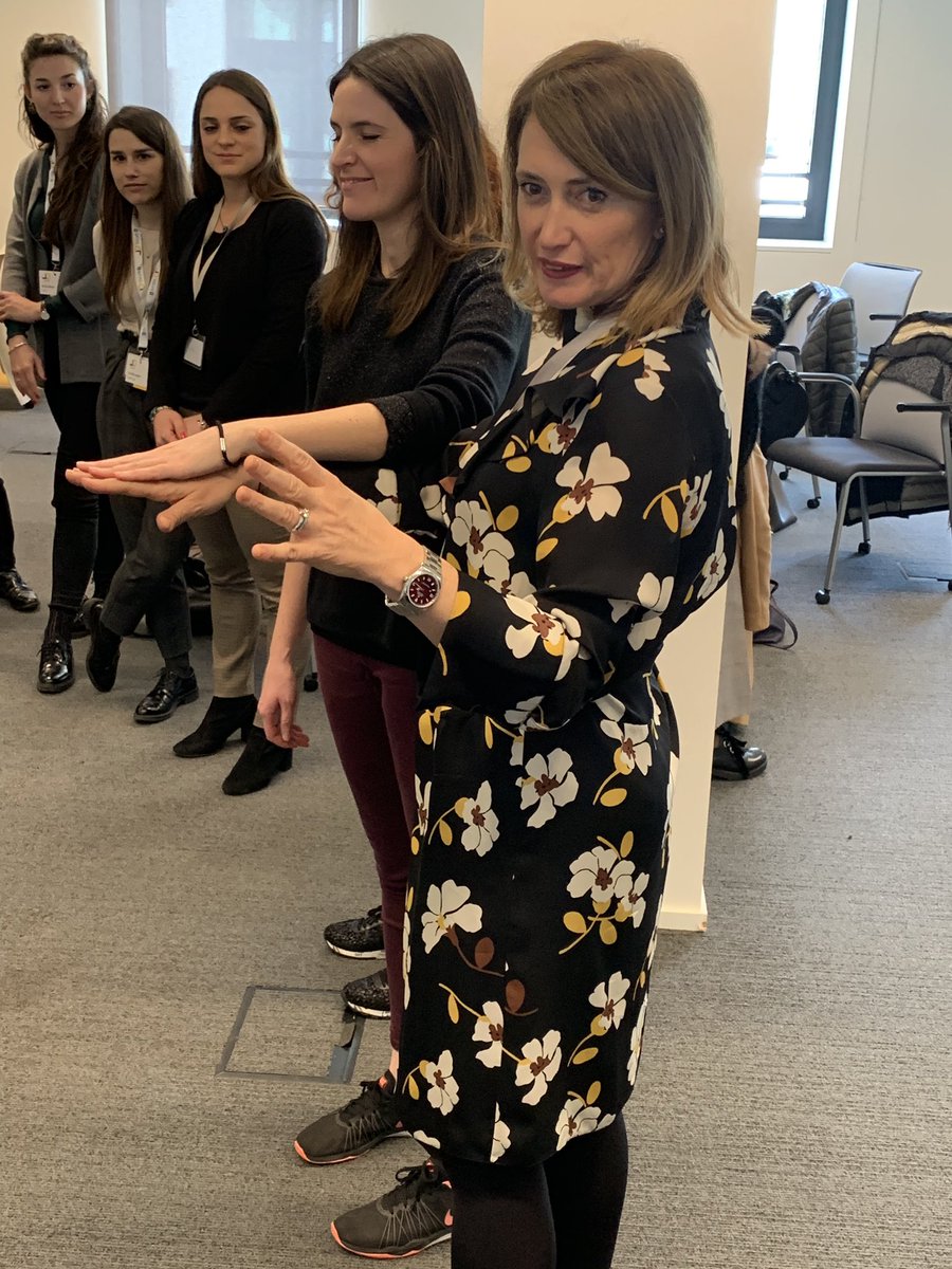 DorianaDB's tweet photo. Oggi @EY_Italy ospita il secondo dei 3 incontri del percorso Young Talent di @ValoreD, che vede 40 ragazze provenienti da diverse aziende mettersi in gioco sulla “Capacità di innovazione”. Grazie @BarbaraQua e @lucillabottecch per i preziosi spunti di riflessione. https://t.co/iNaN7FPRDq