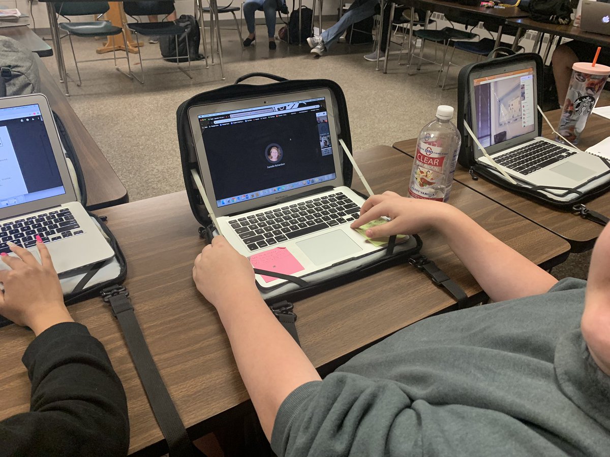 DavidsonECHS's tweet photo. DCCC campus is without power but DECHS students are still holding Spanish class with their instructor virtually. @dcsnc  #owlssoar https://t.co/sKAa0kse0h