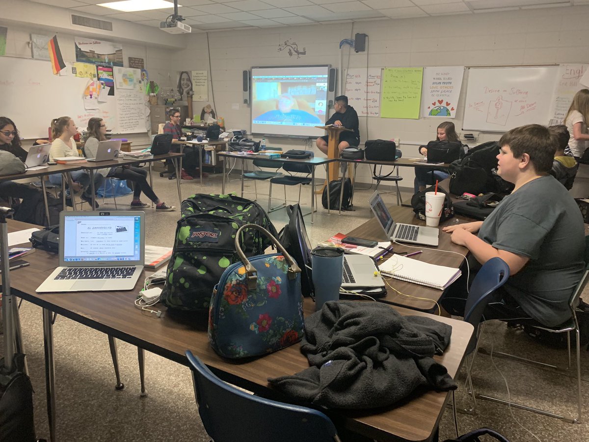 DavidsonECHS's tweet photo. DCCC campus is without power but DECHS students are still holding Spanish class with their instructor virtually. @dcsnc  #owlssoar https://t.co/sKAa0kse0h