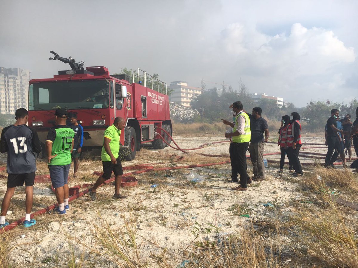 MACLmedia's tweet photo. @AirportFire_mv resources were deployed to assist @MNDF_Official Fire and Rescue Service to control a grassland fire that occured in Hulhumale today. @MACLmedia remains dedicated to assist national emergency services through resources deployment in time of need.  @CDFofMNDF https://t.co/fpxNFEgDwe