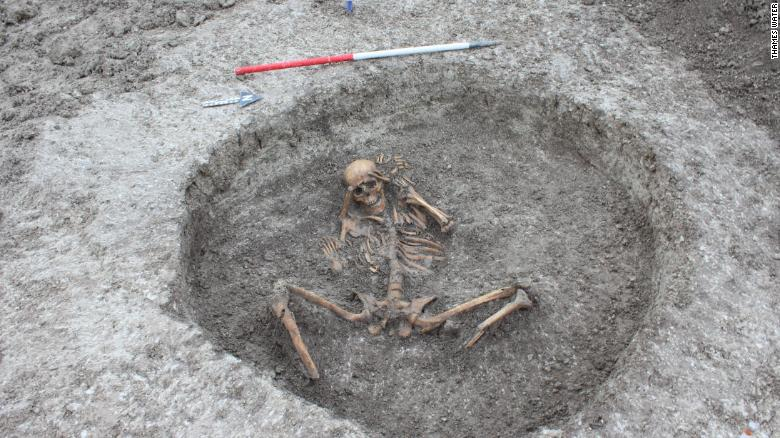CNN's tweet photo. Dozens of Neolithic skeletons, including people who may have been victims of human sacrifice, were accidentally discovered in an almost 3,000-year-old settlement in Britain https://t.co/4VFGRPsB56 https://t.co/ekRpZ4Nncl
