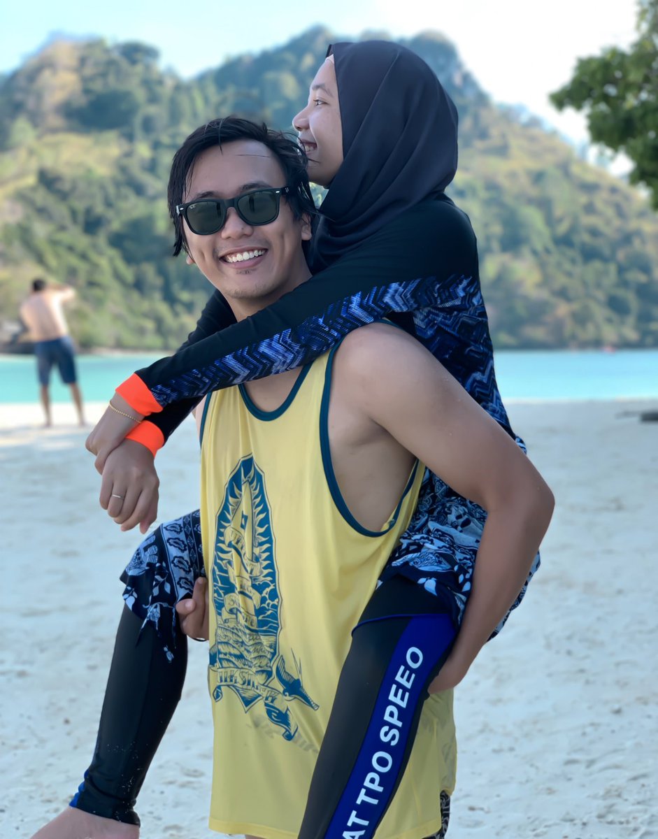 norathirahros's tweet photo. The best trip goes to this bunch 🌻 #Krabi #7islands #FamBeliJiwa https://t.co/QtKQKTiAwM