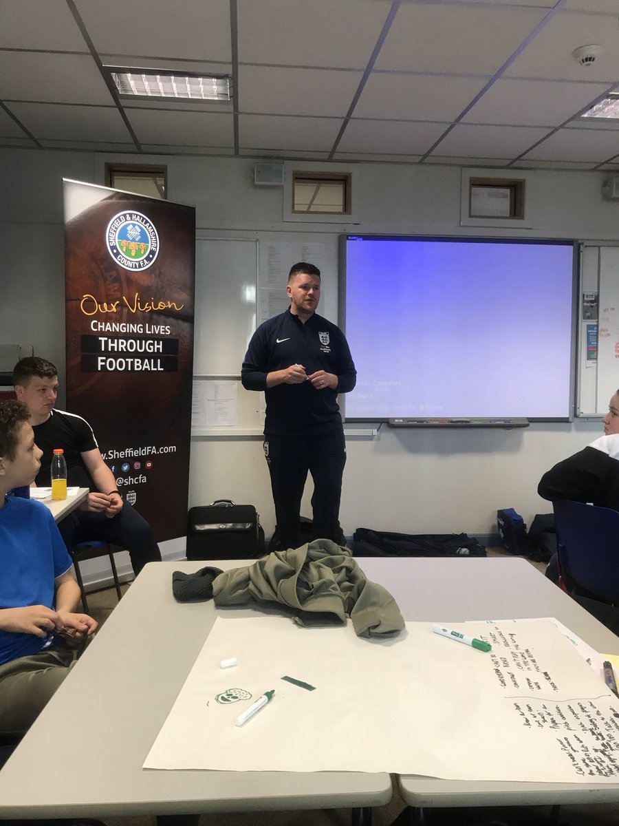 SHFAYC's tweet image. Onto the final work shop - Coaching with @garywebb86.