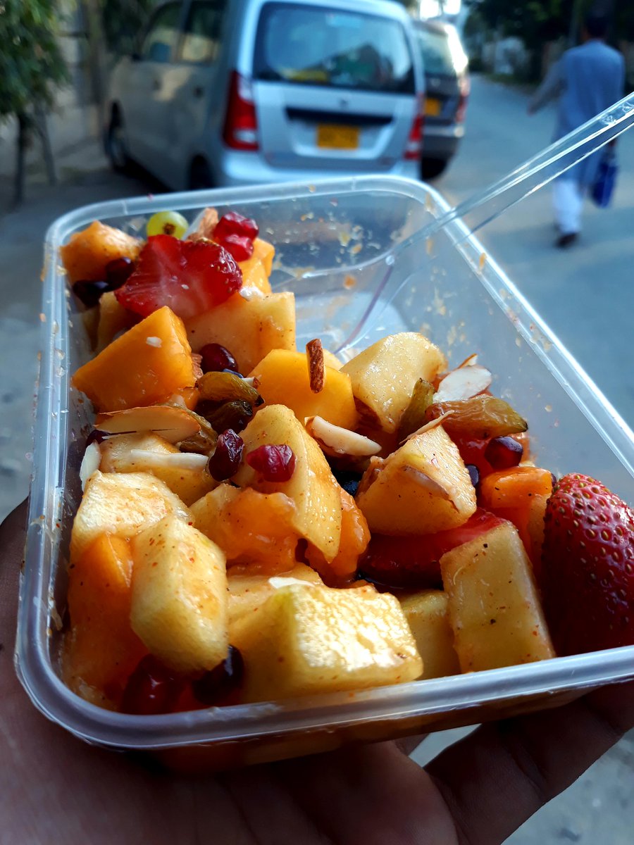 nomi_bahoo's tweet image. Everybody knOws 
#FruitChat is a champion...!