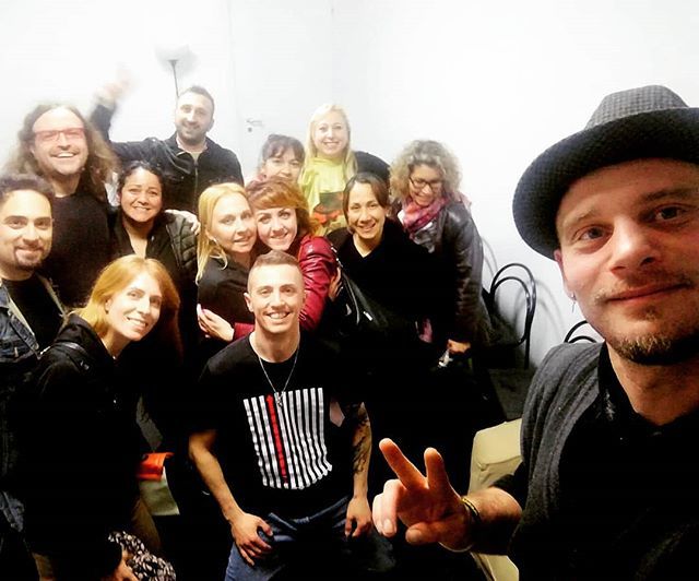 S139milano's tweet photo. Il bellissimo gruppo del primo anno del corso Word Therapy a Torino: pianti, risate, impegno, aperture, chiusure. Quante nuove testimonianze di persone che imparano a credere di più in sé stesse e nei propri tesori! L'elemento fondamentale per crescere è quello di non smette… https://t.co/YkD4Xwq8FJ