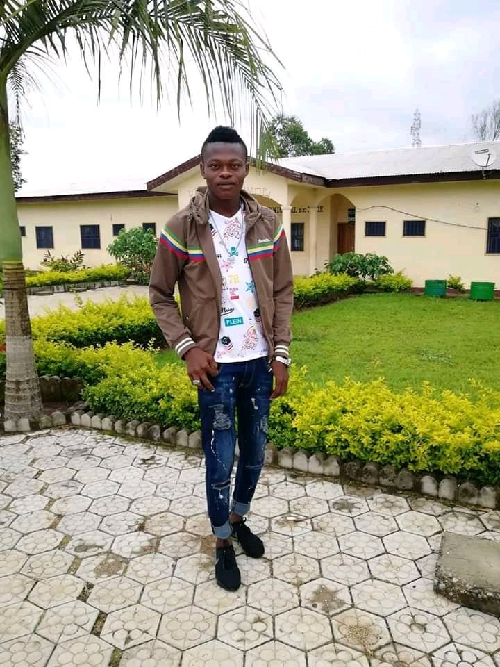 MimiMefoInfo's tweet photo. Douala:
Police Torture Young Boy To Death 

A young telephone repairer has been tortured to death by elements of the judicial police in Bonanjo-Douala.
https://t.co/tQoDfitlrL https://t.co/rTzxw2C9hC